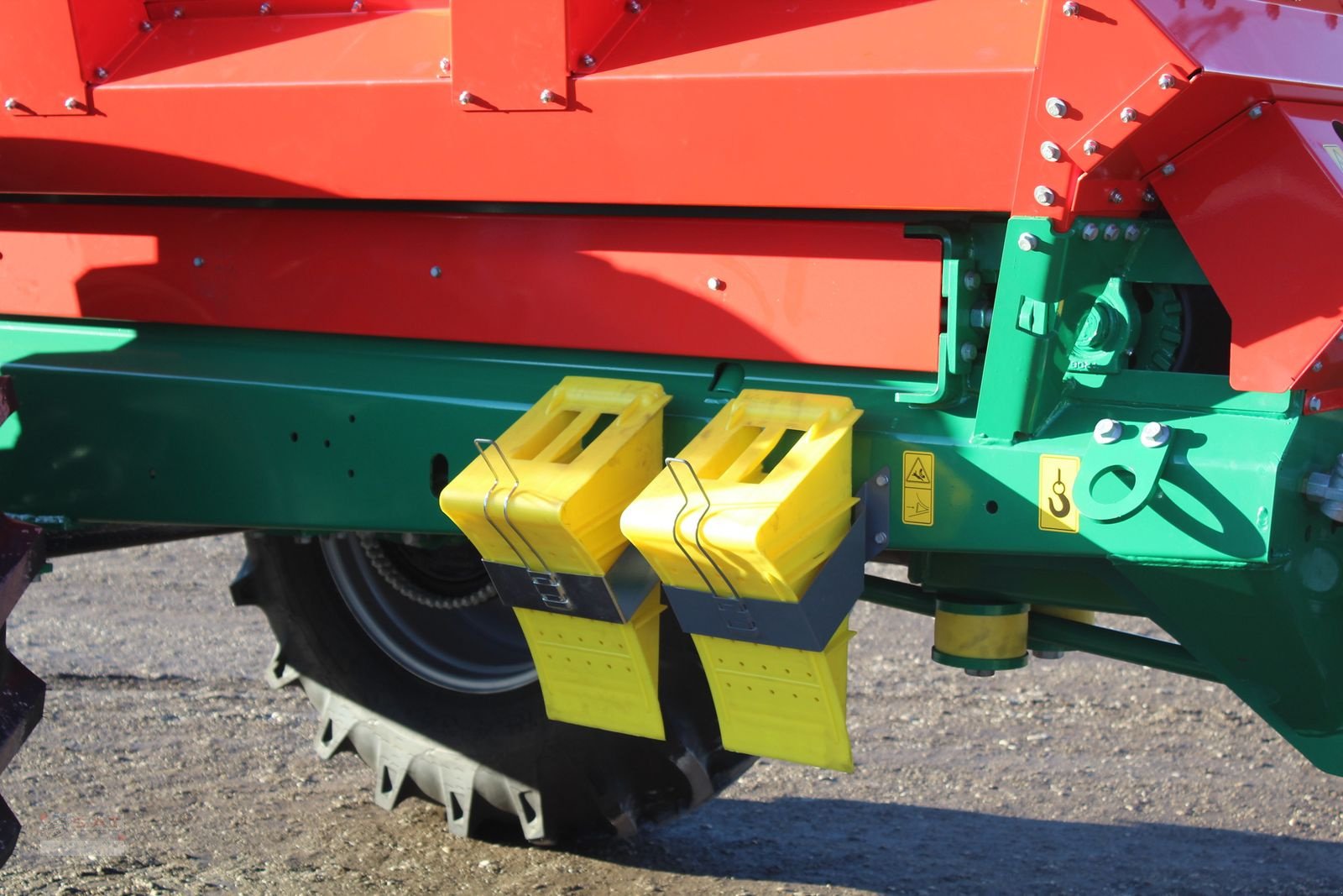 Düngerstreuer des Typs Sonstige Agro-Masz REWO 8200 Kalk- und Düngerstreuer, Neumaschine in Eberschwang (Bild 5)