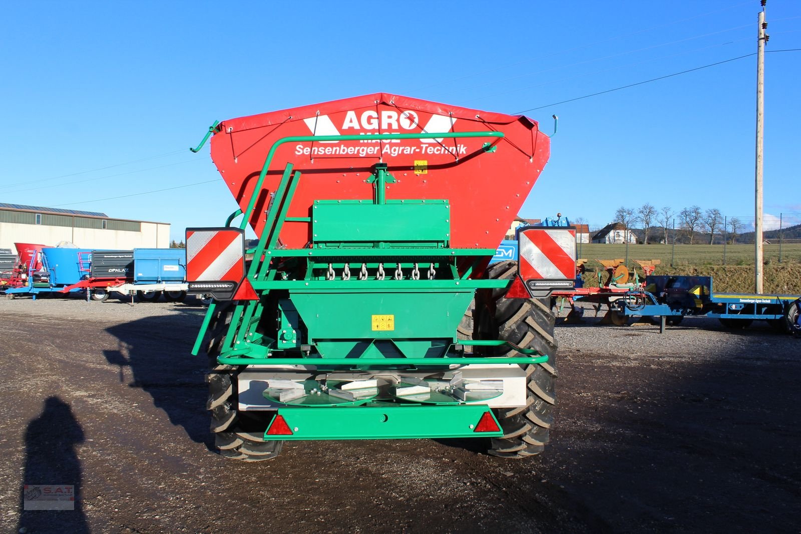 Düngerstreuer des Typs Sonstige Agro-Masz REWO 8200 Kalk- und Düngerstreuer, Neumaschine in Eberschwang (Bild 13)