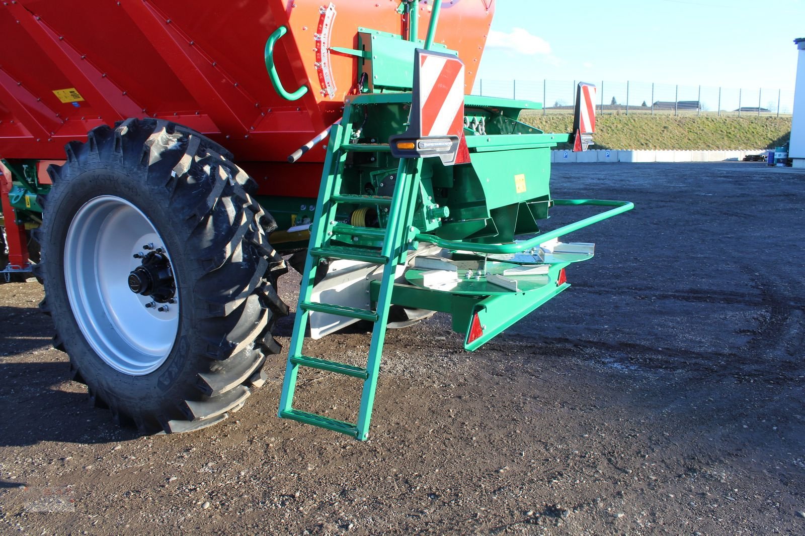 Düngerstreuer des Typs Sonstige Agro-Masz REWO 8200 Kalk- und Düngerstreuer, Neumaschine in Eberschwang (Bild 18)