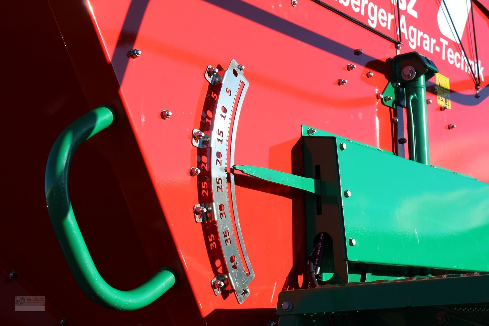 Düngerstreuer des Typs Sonstige Agro-Masz REWO 8200 Kalk- und Düngerstreuer, Neumaschine in Eberschwang (Bild 20)