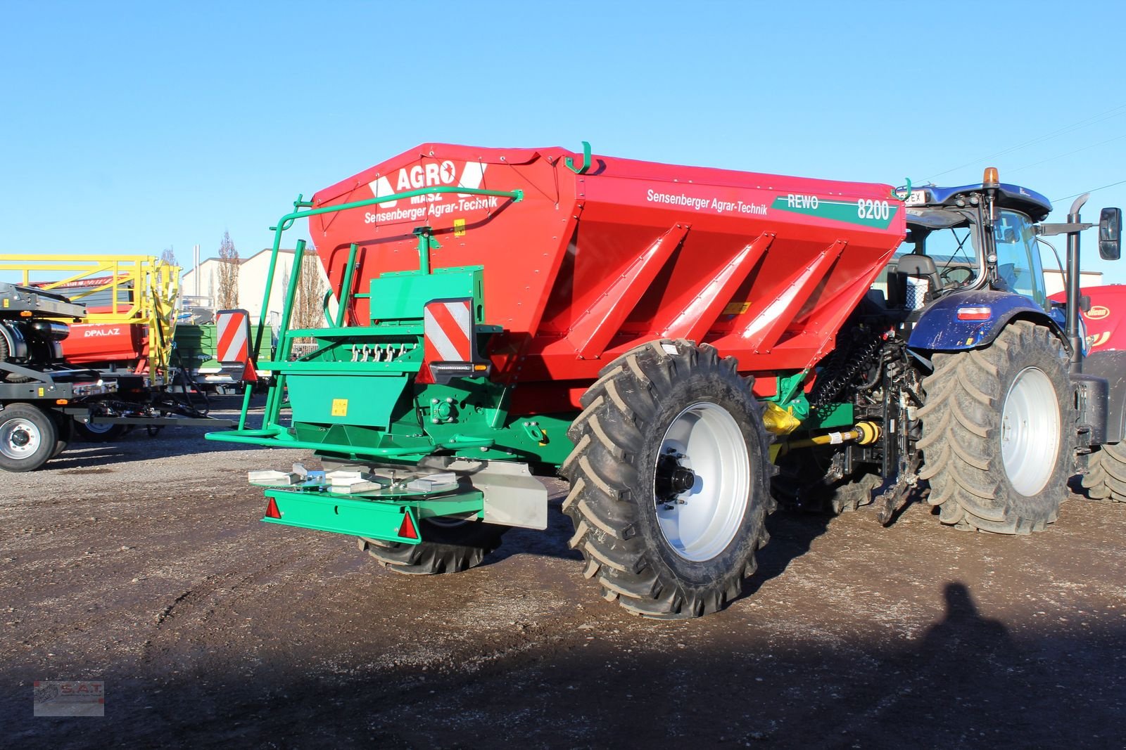 Düngerstreuer des Typs Sonstige Agro-Masz REWO 8200 Kalk- und Düngerstreuer, Neumaschine in Eberschwang (Bild 2)