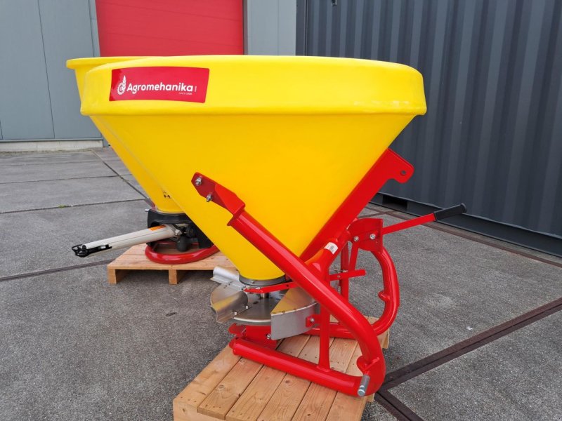 Düngerstreuer van het type Sonstige Agromehanika / cosmo pendel / strooischijf strooier, Neumaschine in Noordwijkerhout (Foto 1)