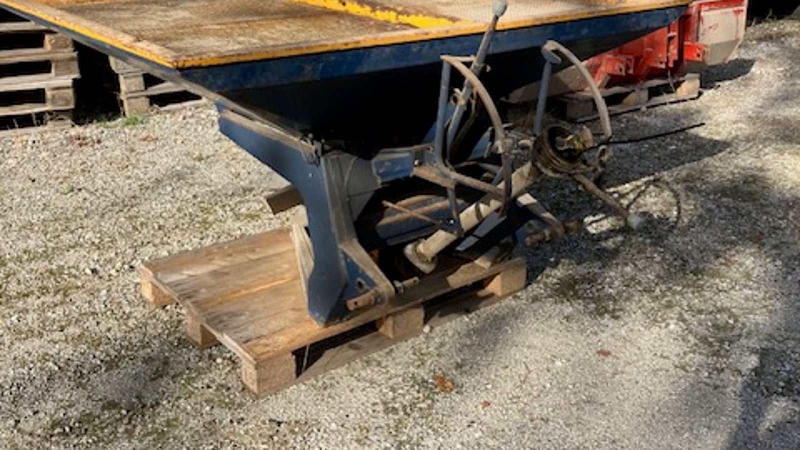 Düngerstreuer типа Sonstige B600, Gebrauchtmaschine в Odense SV (Фотография 4)