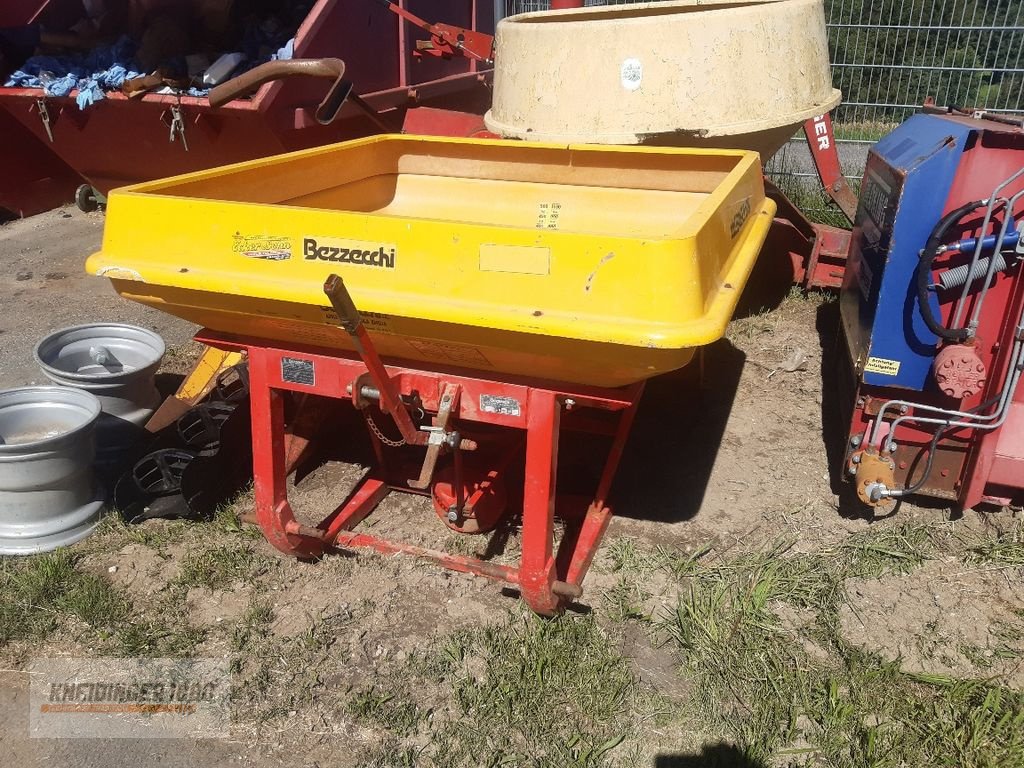 Düngerstreuer Türe ait Sonstige Bezzechi, Gebrauchtmaschine içinde Altenfelden (resim 1)