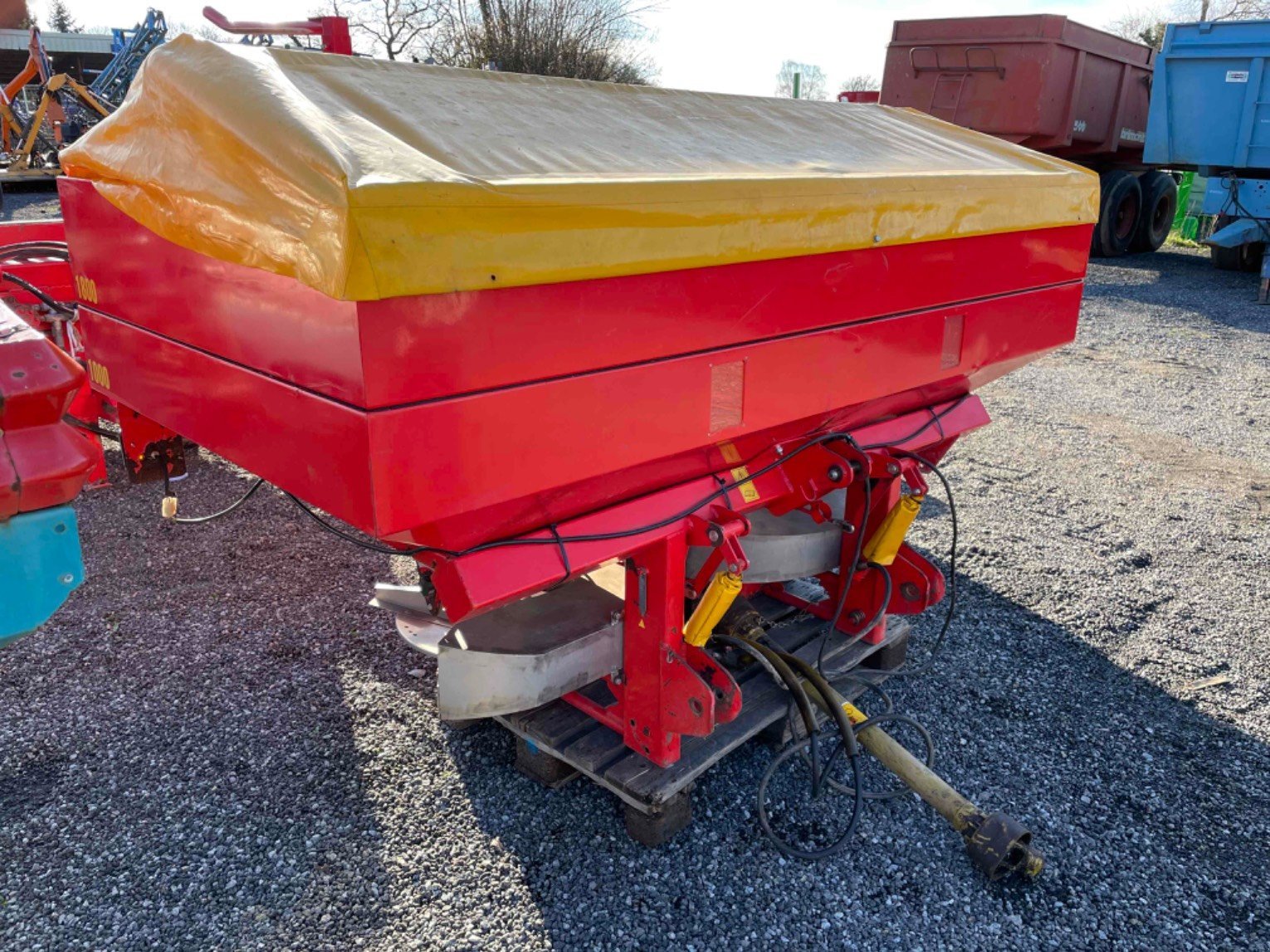 Düngerstreuer of the type Sonstige JETSPREAD281, Gebrauchtmaschine in LA SOUTERRAINE (Picture 5)