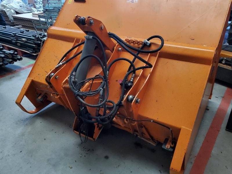 Düngerstreuer des Typs Sonstige SALEUSE, Gebrauchtmaschine in BRAY en Val (Bild 2)