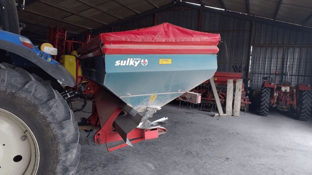 Düngerstreuer typu Sulky DPX EXPERT 2700, Gebrauchtmaschine v ENNEZAT (Obrázek 2)