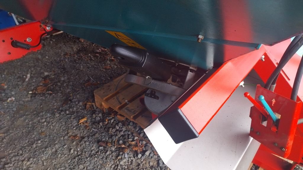 Düngerstreuer типа Sulky DPX EXPERT 2700, Gebrauchtmaschine в ENNEZAT (Фотография 5)