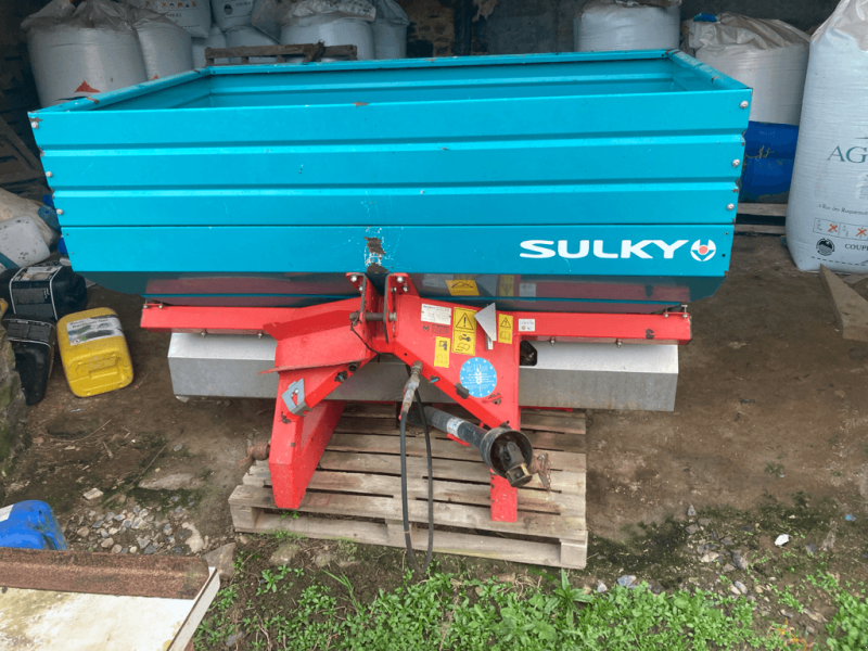 Düngerstreuer des Typs Sulky DPX, Gebrauchtmaschine in ISIGNY-LE-BUAT (Bild 1)