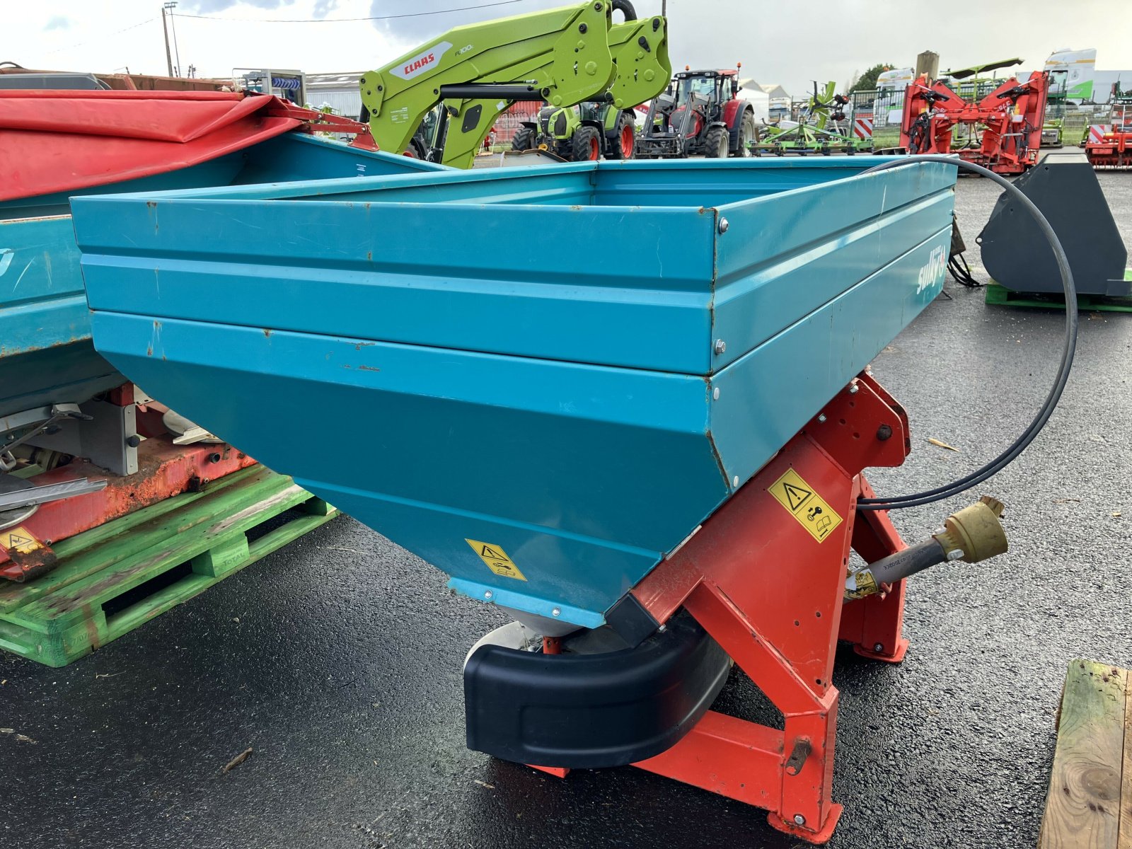 Düngerstreuer des Typs Sulky DX 30+, Gebrauchtmaschine in PLOUIGNEAU (Bild 2)