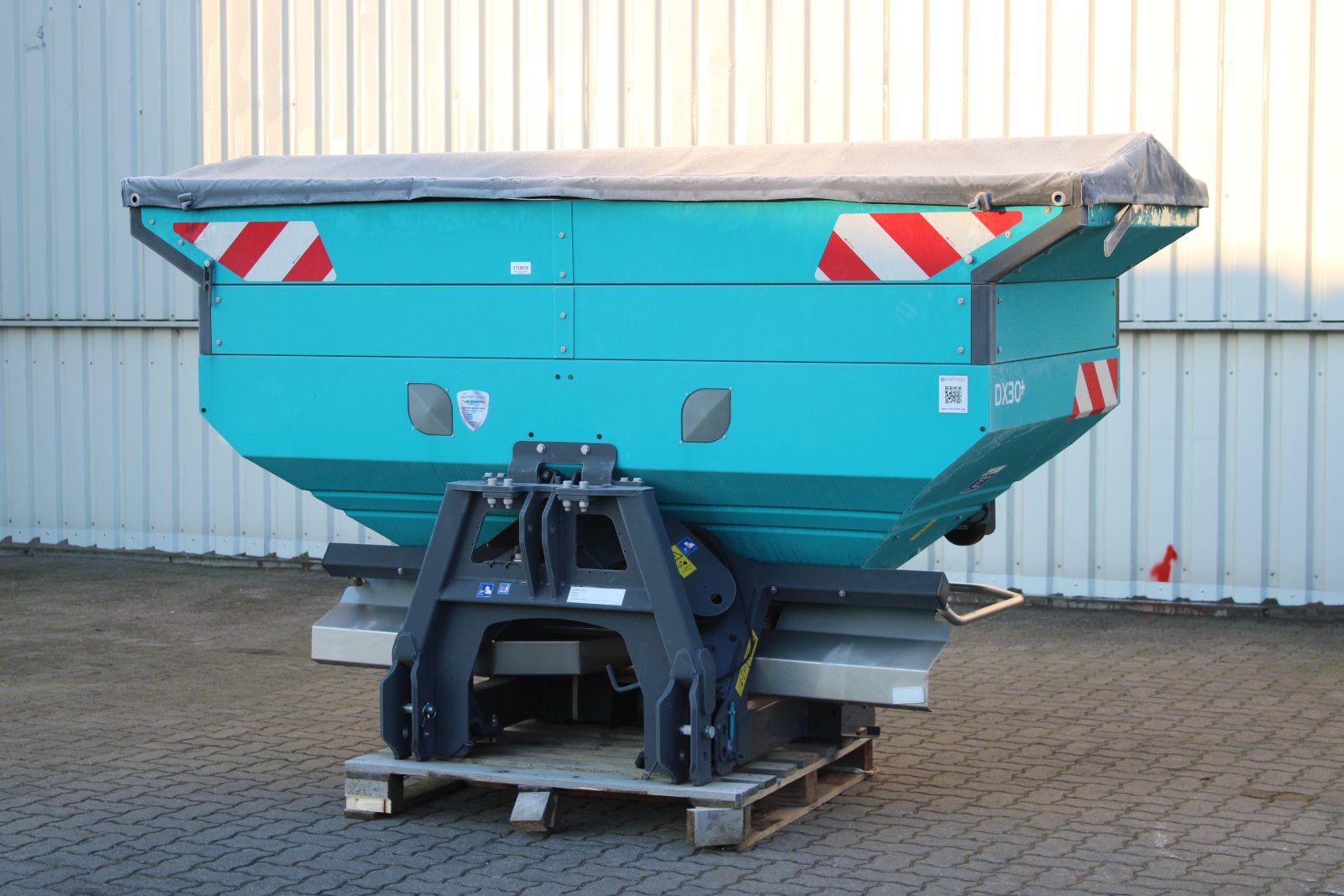 Düngerstreuer of the type Sulky DX 30+, Neumaschine in Holle- Grasdorf (Picture 1)