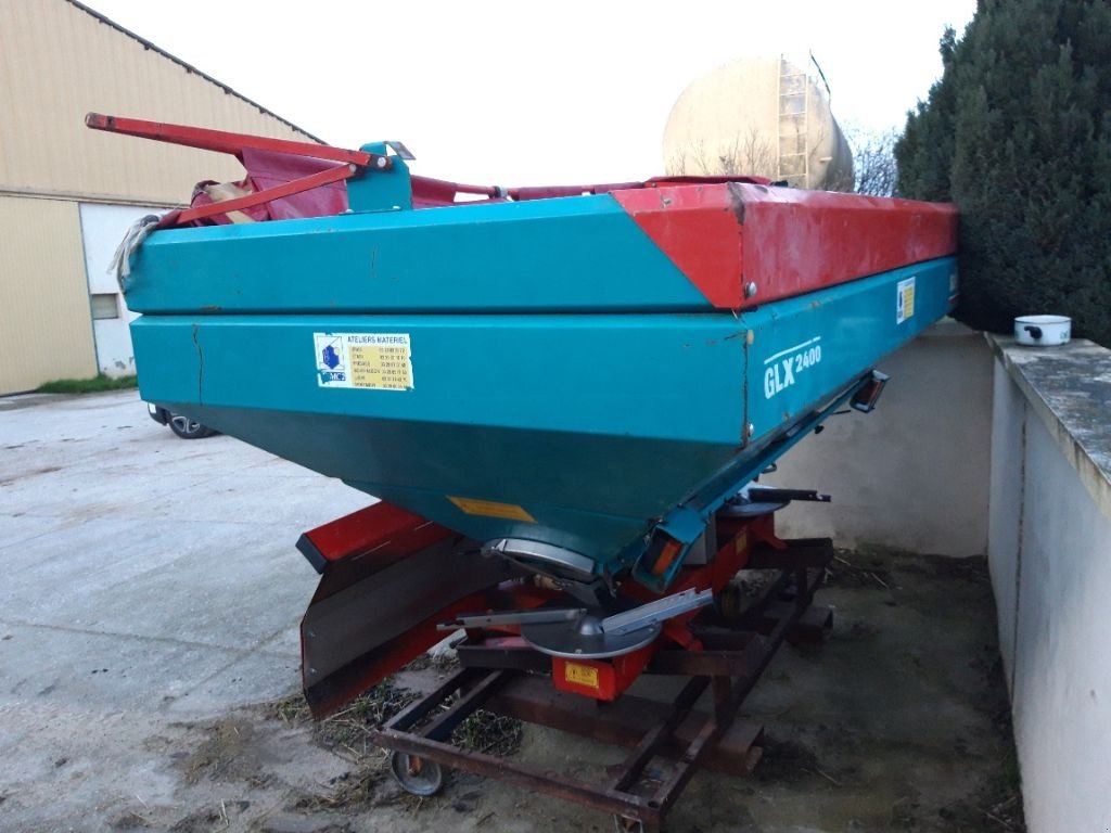 Düngerstreuer des Typs Sulky GLX 2400, Gebrauchtmaschine in POUSSAY (Bild 2)