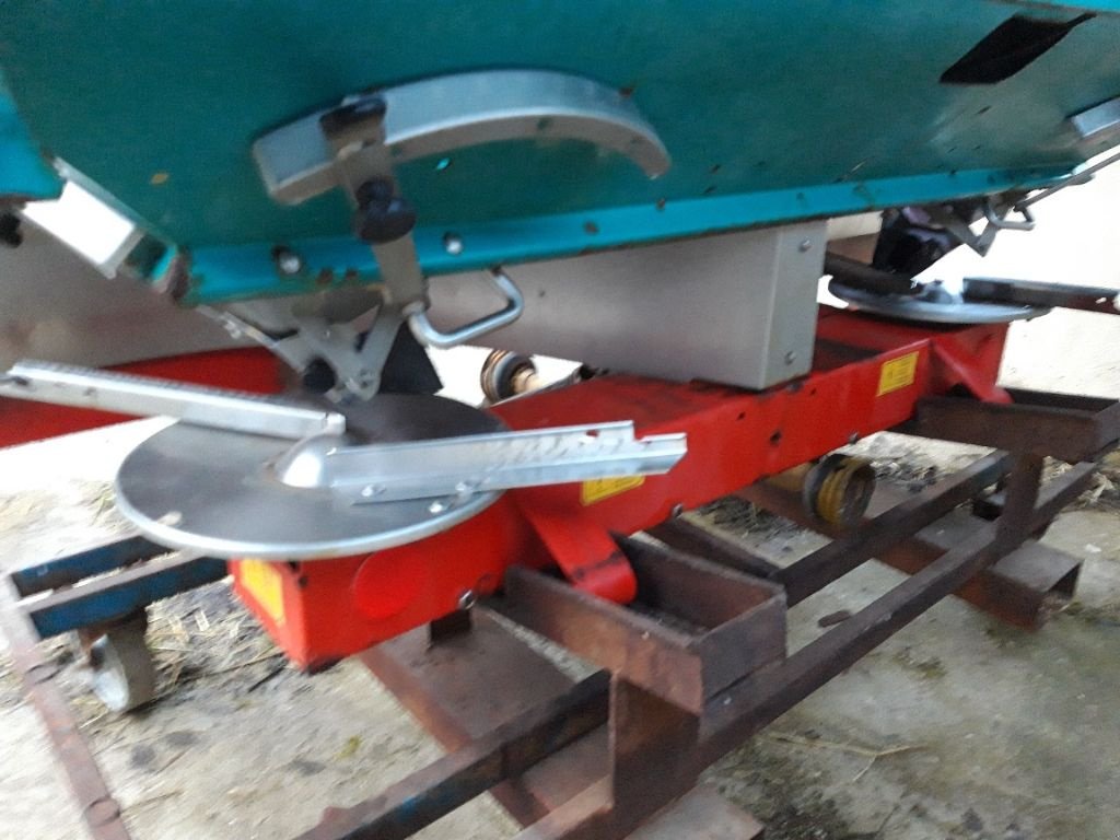 Düngerstreuer des Typs Sulky GLX 2400, Gebrauchtmaschine in POUSSAY (Bild 3)