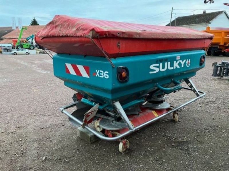 Düngerstreuer des Typs Sulky X36 tribord, Gebrauchtmaschine in UZEMAIN (Bild 3)