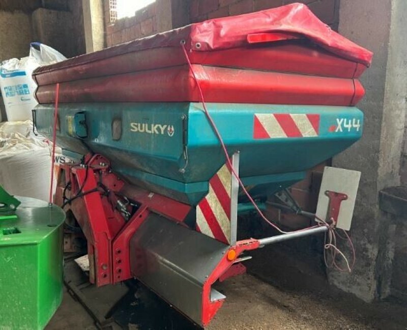 Düngerstreuer des Typs Sulky X44  WPB TRIBORD, Gebrauchtmaschine in VAROIS & CHAIGNOT (Bild 1)