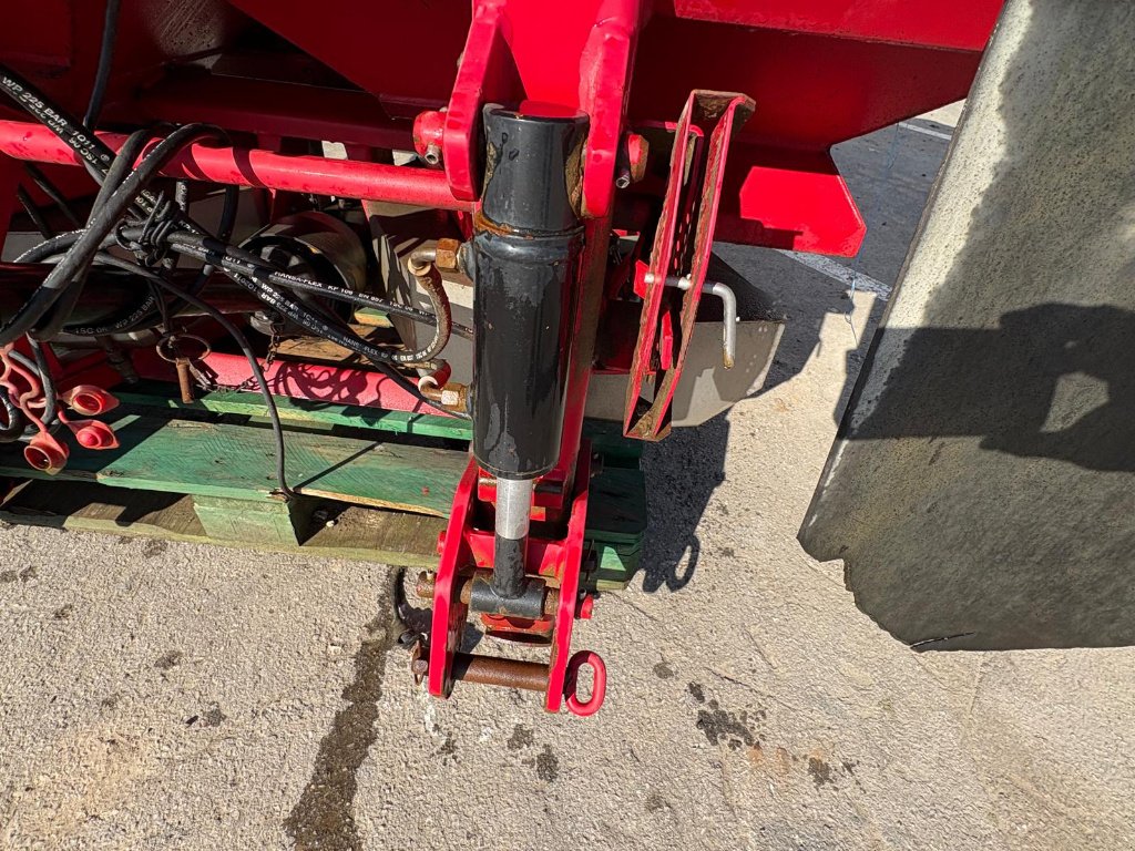 Düngerstreuer van het type Tulip SX6000, Gebrauchtmaschine in SALEUX (Foto 9)