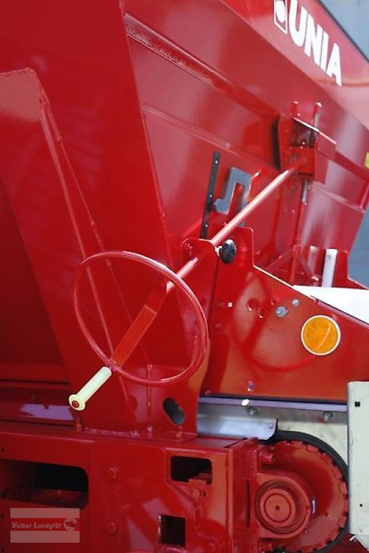 Düngerstreuer des Typs Unia RCW 120 Plus H Kalkstreuer Düngerstreuer 12000 L, Neumaschine in Ostheim/Rhön (Bild 9)