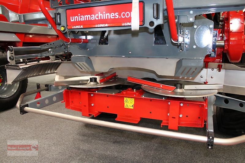 Düngerstreuer des Typs Unia RCW 120 Plus H Kalkstreuer Düngerstreuer 12000 L, Neumaschine in Ostheim/Rhön (Bild 16)