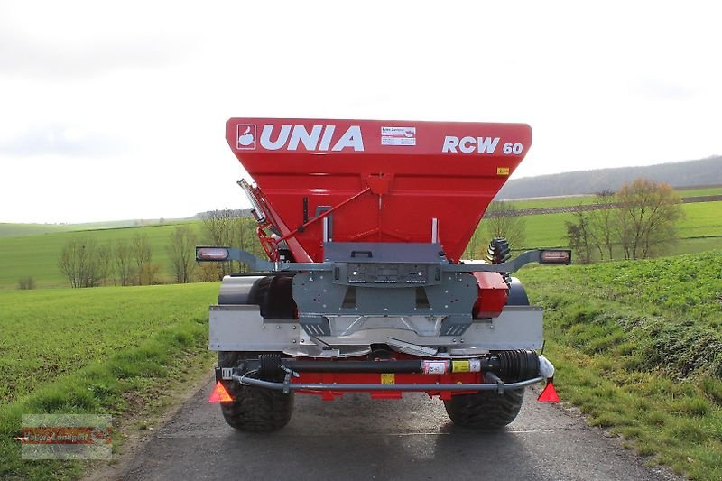 Düngerstreuer des Typs Unia RCW 60 Kalkstreuer Düngerstreuer 6000L, Neumaschine in Ostheim/Rhön (Bild 3)