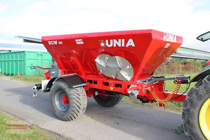 Düngerstreuer des Typs Unia RCW 60 Kalkstreuer Düngerstreuer 6000L, Neumaschine in Ostheim/Rhön (Bild 4)