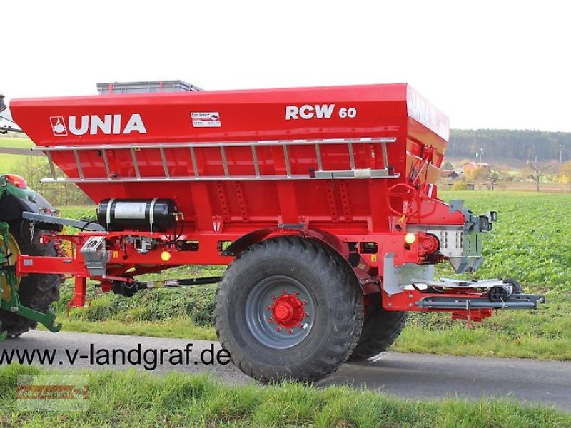 Düngerstreuer des Typs Unia RCW 60, Neumaschine in Ostheim/Rhön (Bild 1)