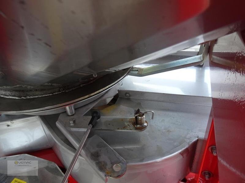 Düngerstreuer des Typs Vemac Zweischeibenstreuer 2000KG Streuer Winterdienst Traktor NEU, Neumaschine in Sülzetal OT Osterweddingen (Bild 17)