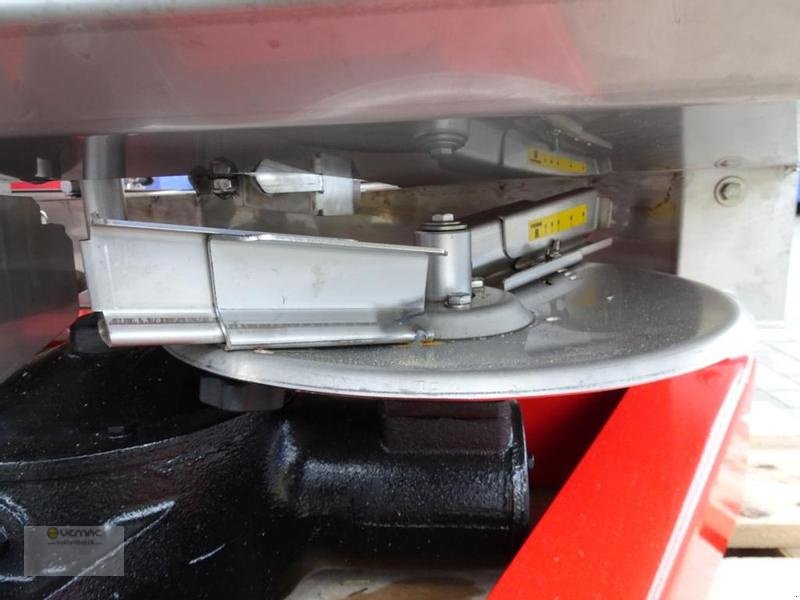 Düngerstreuer des Typs Vemac Zweischeibenstreuer 2000KG Streuer Winterdienst Traktor NEU, Neumaschine in Sülzetal OT Osterweddingen (Bild 14)