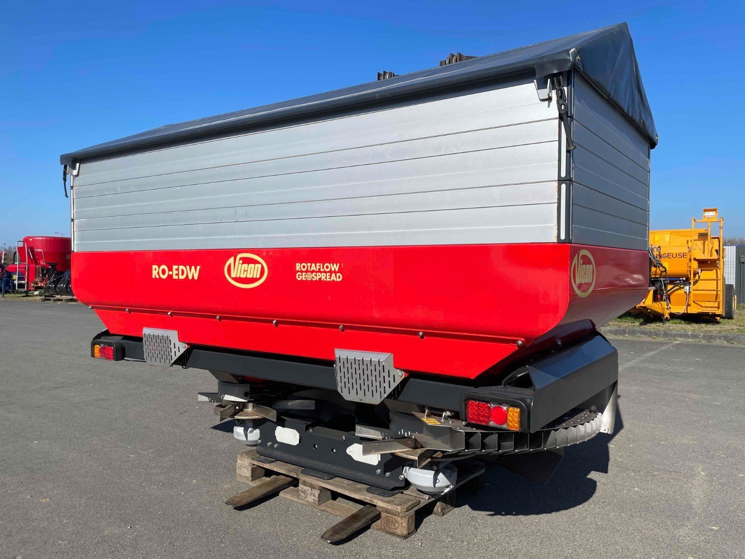 Düngerstreuer del tipo Vicon Distributeur d'engrais RO-EDW GEOSPREAD Vicon, Gebrauchtmaschine In SAINT CLAIR SUR ELLE (Immagine 3)