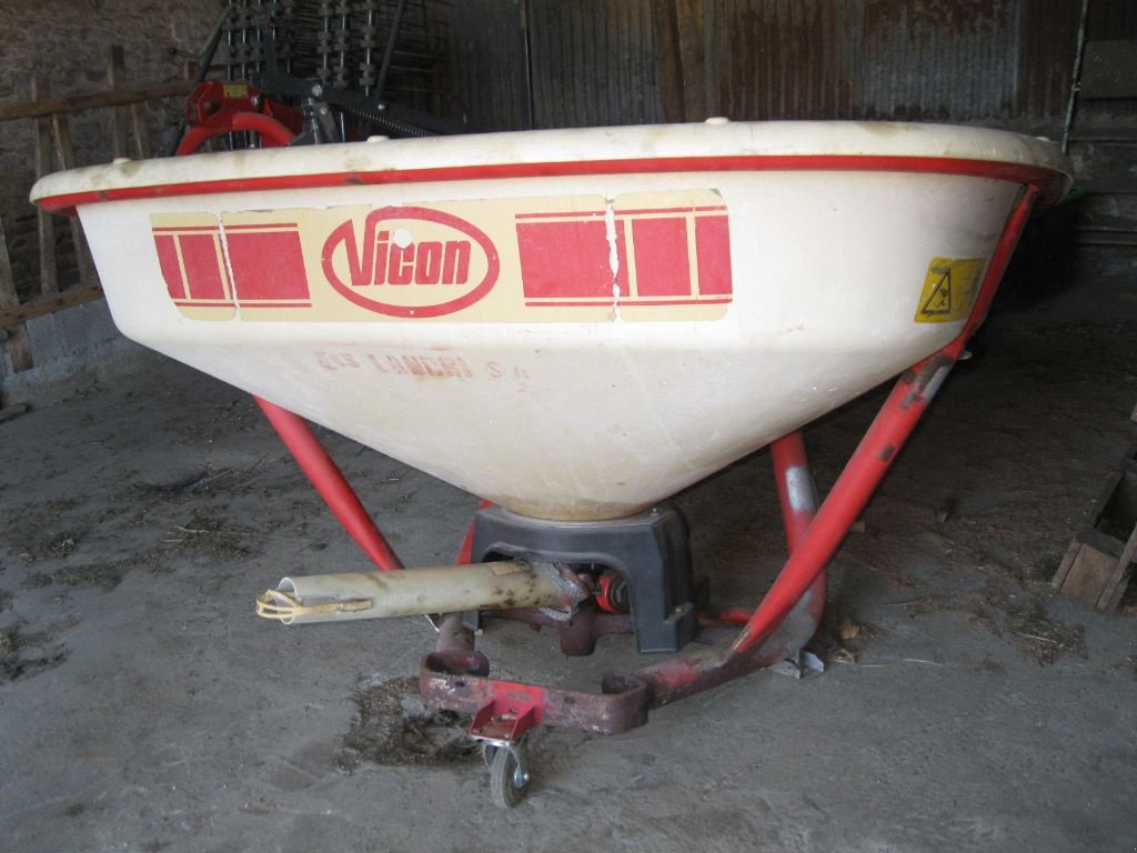 Düngerstreuer of the type Vicon PS 604-754, Gebrauchtmaschine in BRECE (Picture 1)