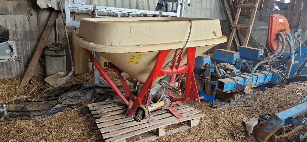 Düngerstreuer des Typs Vicon PS 604, Gebrauchtmaschine in ST MARTIN EN HAUT (Bild 1)