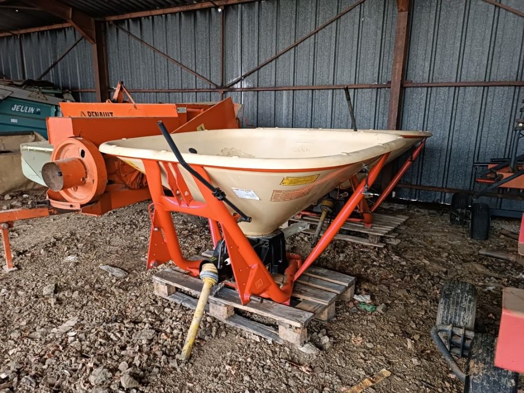 Düngerstreuer del tipo Vicon PS 604, Gebrauchtmaschine In COGNAC LA FORET (Immagine 2)