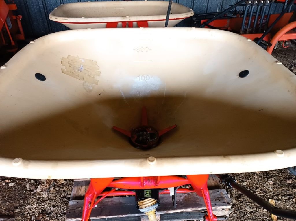 Düngerstreuer del tipo Vicon PS 604, Gebrauchtmaschine In COGNAC LA FORET (Immagine 3)