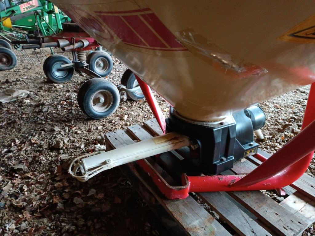 Düngerstreuer del tipo Vicon PS 604, Gebrauchtmaschine In COGNAC LA FORET (Immagine 6)