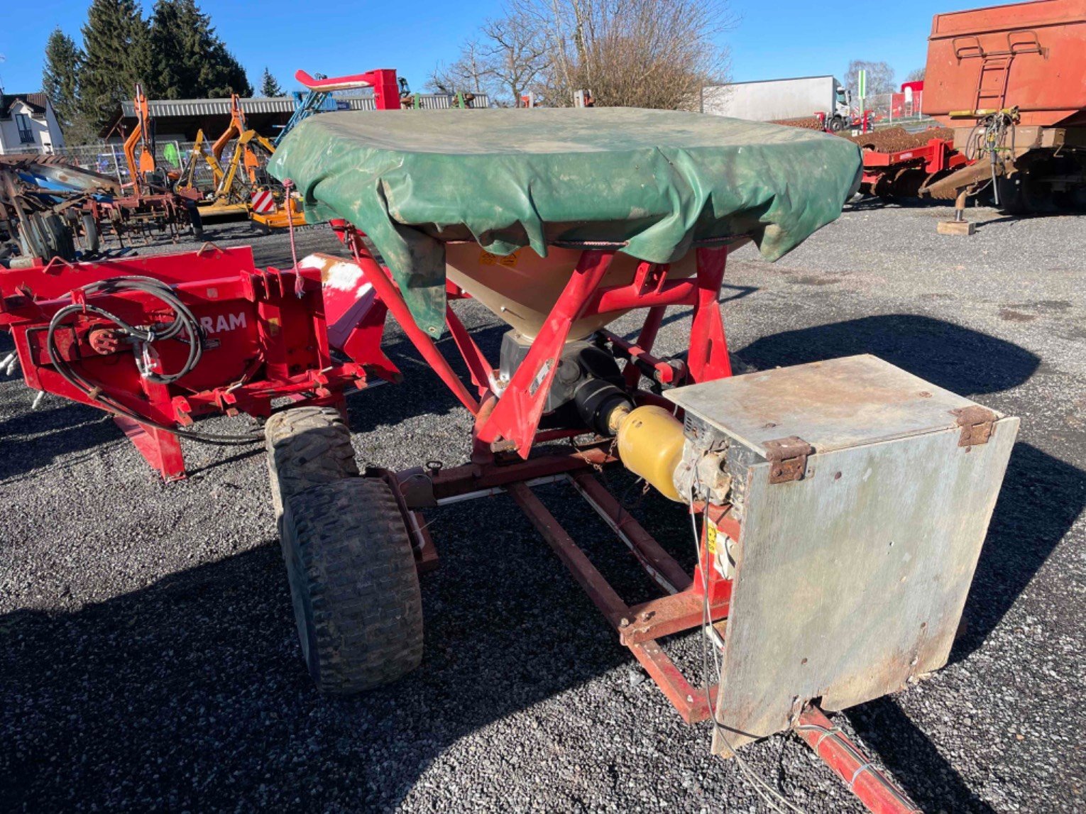 Düngerstreuer типа Vicon PS604M, Gebrauchtmaschine в LA SOUTERRAINE (Фотография 3)