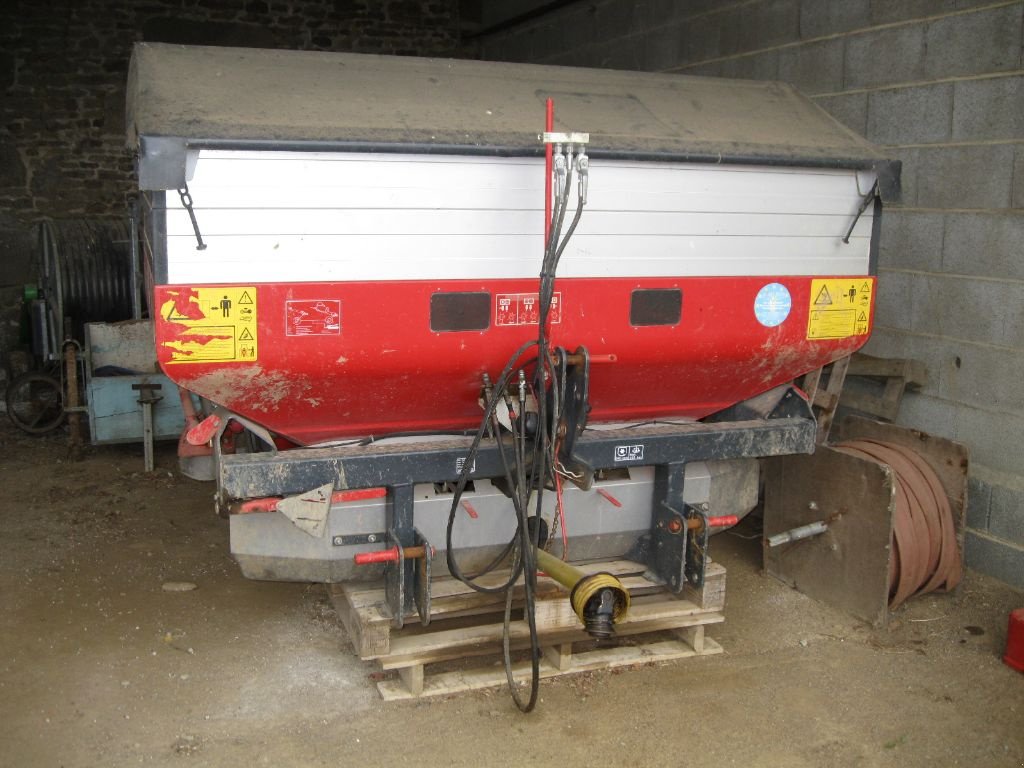 Düngerstreuer des Typs Vicon RO-M 2000, Gebrauchtmaschine in BRECE (Bild 1)