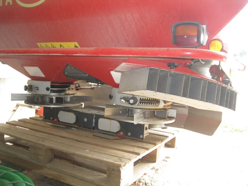 Düngerstreuer des Typs Vicon RO-M 2000, Gebrauchtmaschine in BRECE (Bild 5)