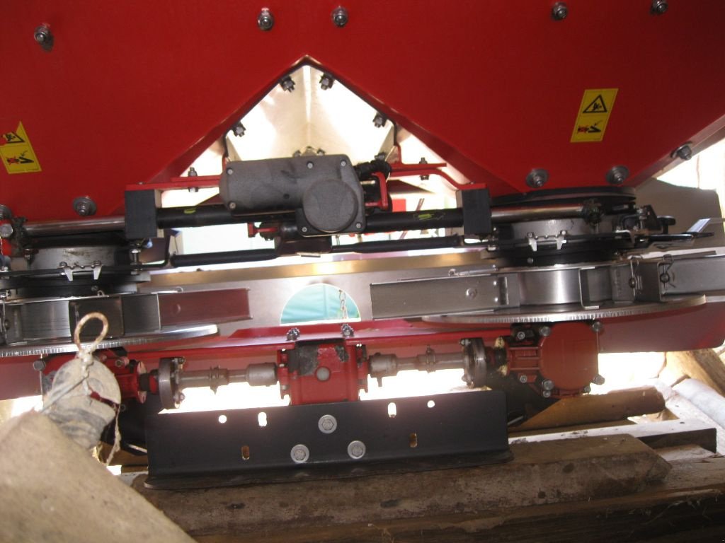 Düngerstreuer tip Vicon RS-M 1350, Gebrauchtmaschine in BRECE (Poză 3)