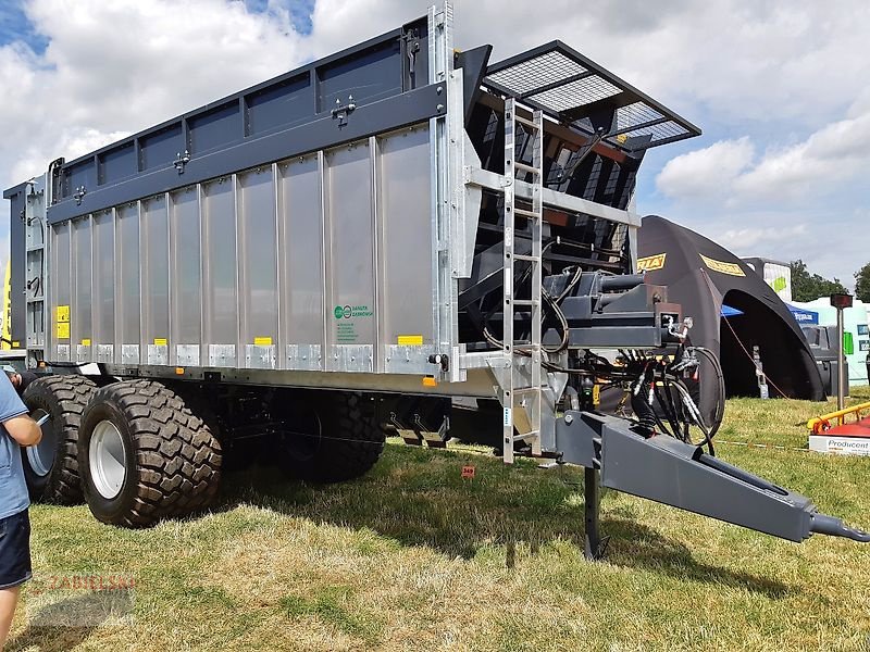 Dungstreuer des Typs Auto Wrap Rozrzutnik obornika z systemem zsuwania N268 / Esparcidor de estiércol con sistema deslizante N268/ Miststreuer, Neumaschine in Jedwabne (Bild 1)