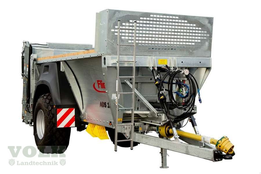 Dungstreuer of the type Fliegl ADS 100, Neumaschine in Friedberg-Derching (Picture 1)