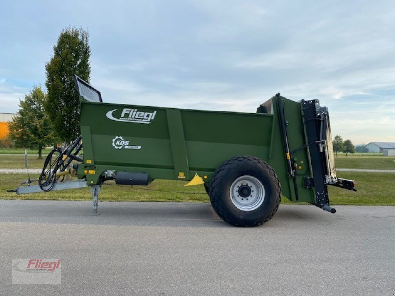 Dungstreuer des Typs Fliegl KDS 120, Neumaschine in Mühldorf (Bild 2)