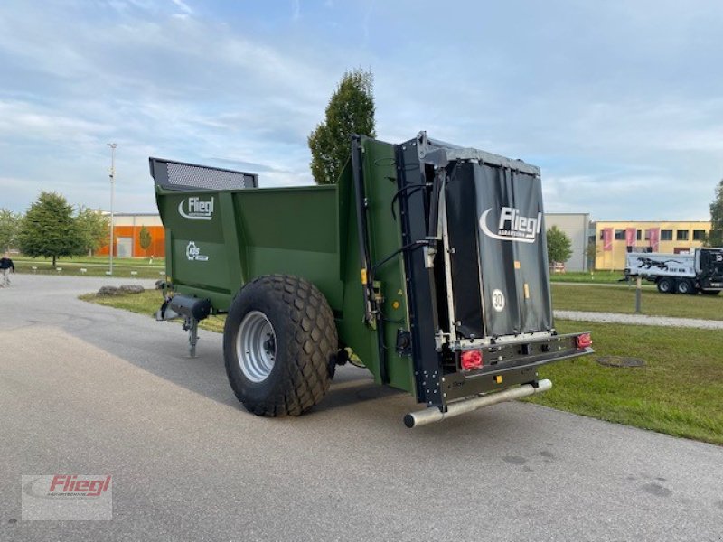 Dungstreuer des Typs Fliegl KDS 120, Neumaschine in Mühldorf (Bild 3)