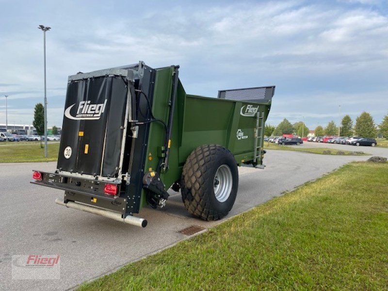 Dungstreuer des Typs Fliegl KDS 120, Neumaschine in Mühldorf (Bild 5)