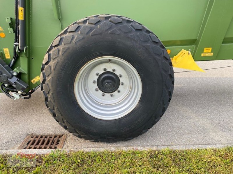 Dungstreuer des Typs Fliegl KDS 120, Neumaschine in Mühldorf (Bild 7)