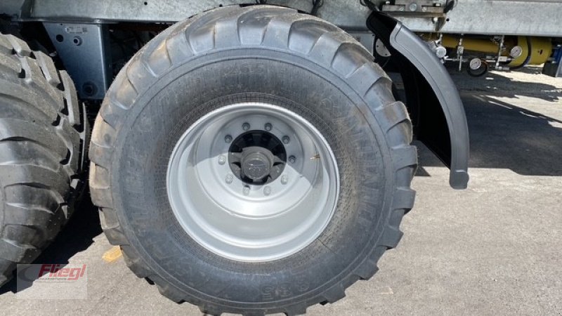 Dungstreuer of the type Fliegl KDS 260 Muckcontrol, Neumaschine in Mühldorf (Picture 4)