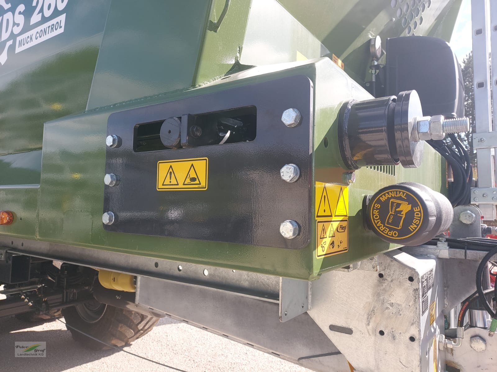 Dungstreuer of the type Fliegl KDS 260 MuckControl, Neumaschine in Pegnitz-Bronn (Picture 7)