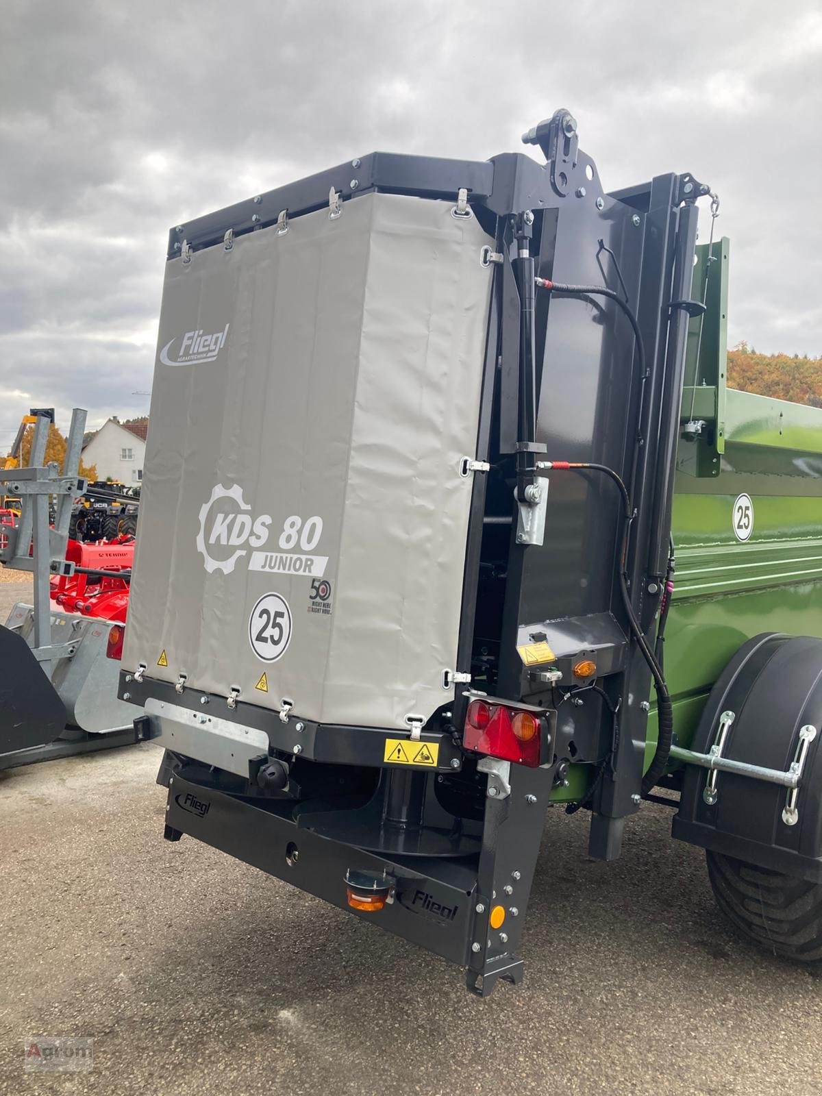 Dungstreuer of the type Fliegl KDS 80, Neumaschine in Münsingen (Picture 5)