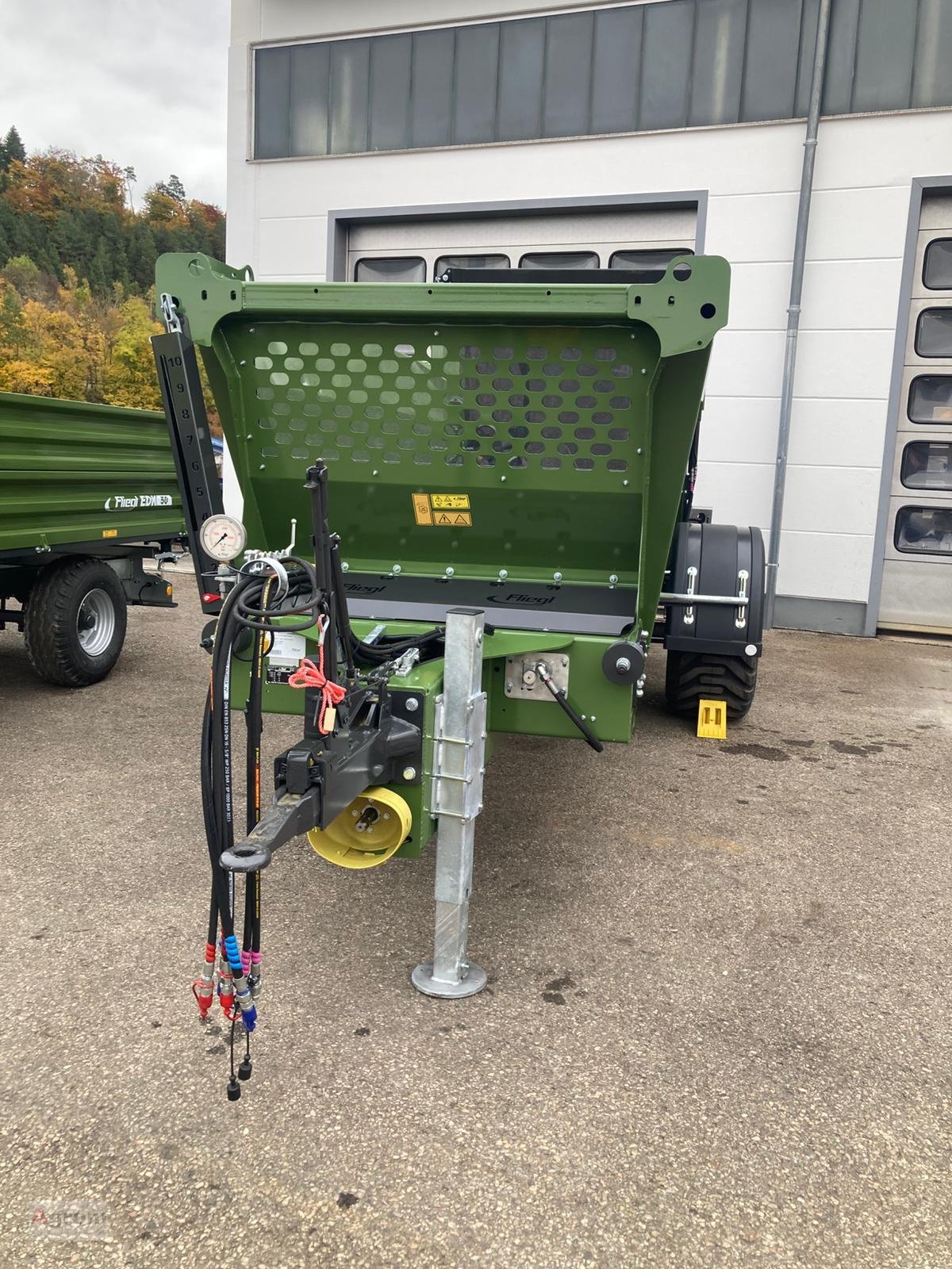 Dungstreuer of the type Fliegl KDS 80, Neumaschine in Münsingen (Picture 9)