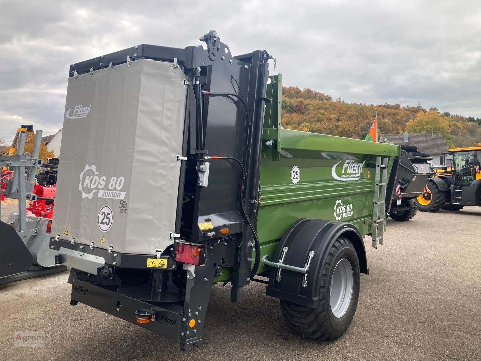 Dungstreuer of the type Fliegl KDS 80, Neumaschine in Münsingen (Picture 10)