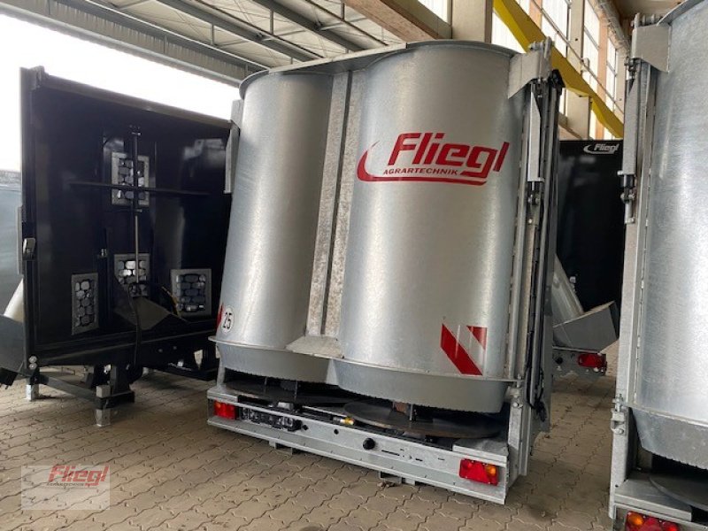 Dungstreuer tip Fliegl Streuwerk V2, Gebrauchtmaschine in Mühldorf (Poză 1)