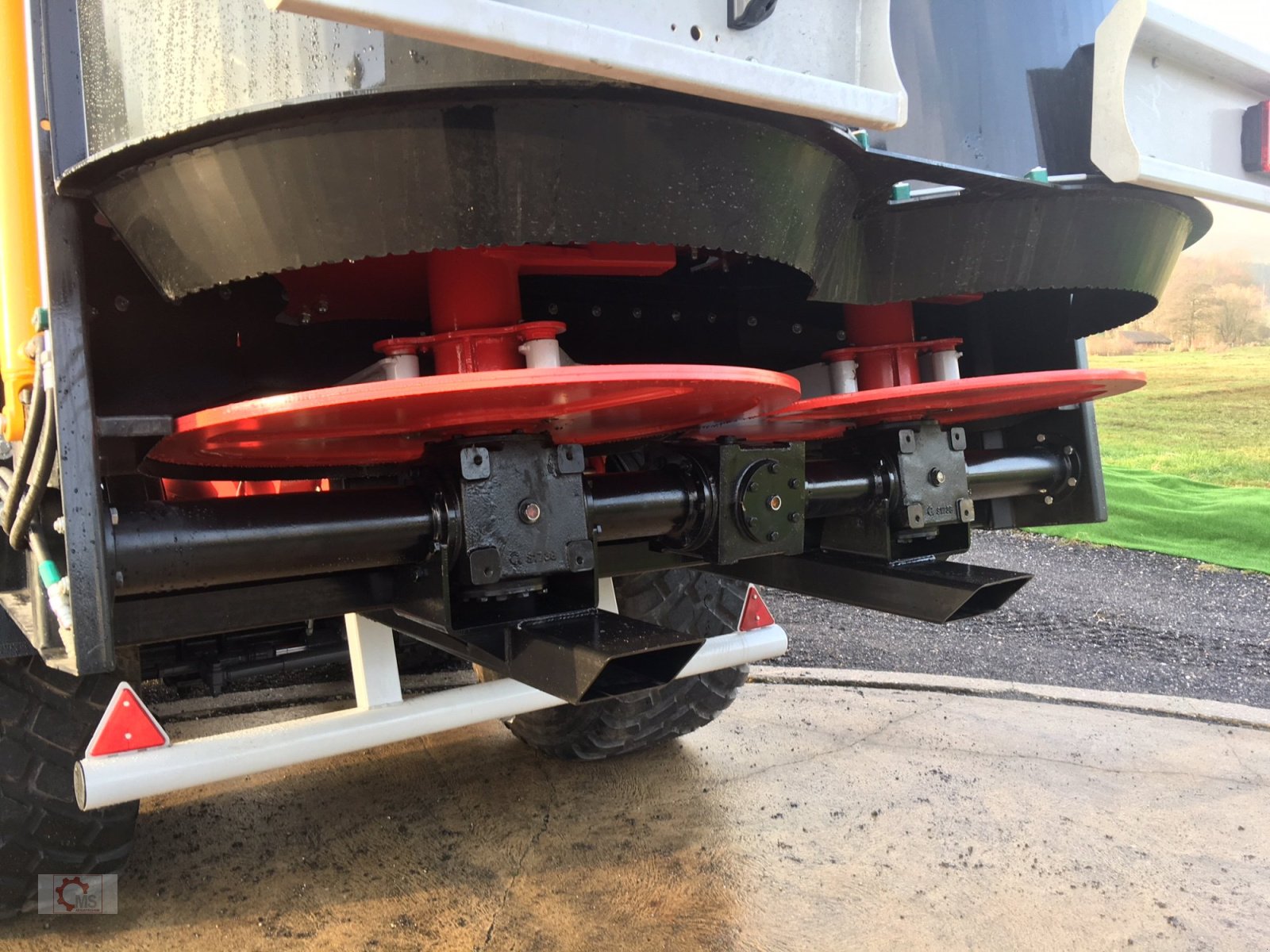 Dungstreuer des Typs Kobzarenko Streuwerk 24m Abschiebewagen, Neumaschine in Tiefenbach (Bild 4)